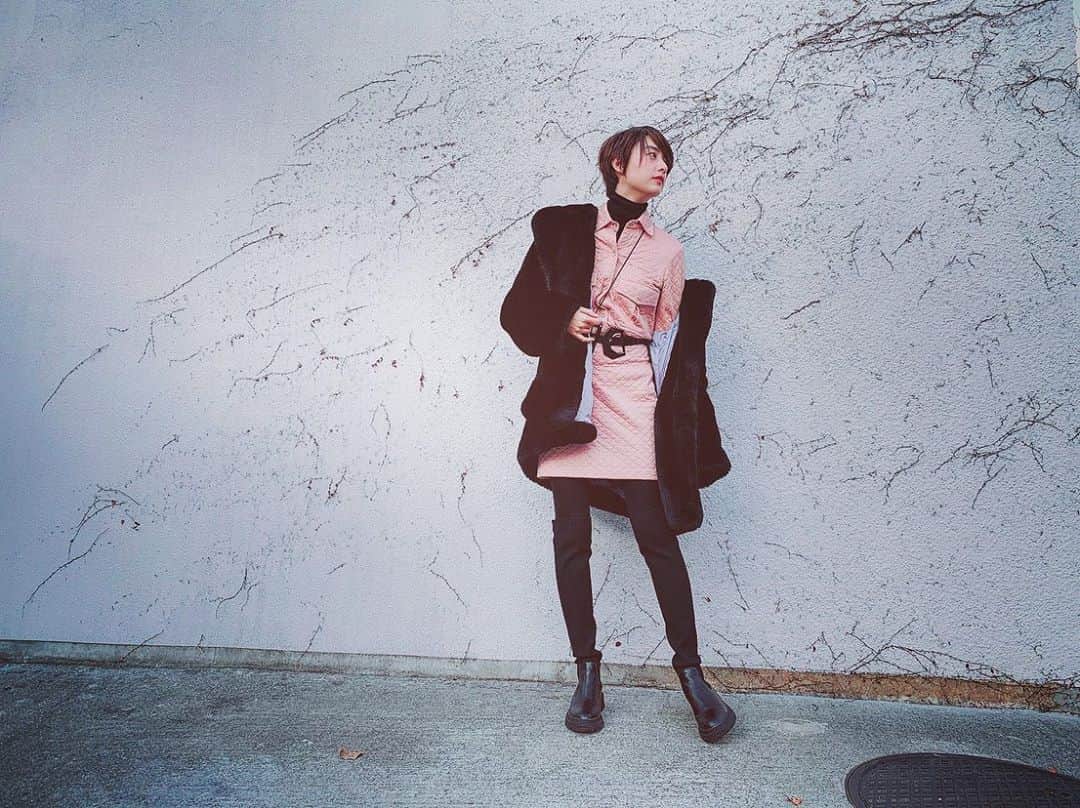 山本美月さんのインスタグラム写真 - (山本美月Instagram)「寒いですね。 なのにミニスカートが履きたい今日この頃。 でも素足は無理だ…  #ootd」1月4日 20時25分 - mizuki_yamamoto_official