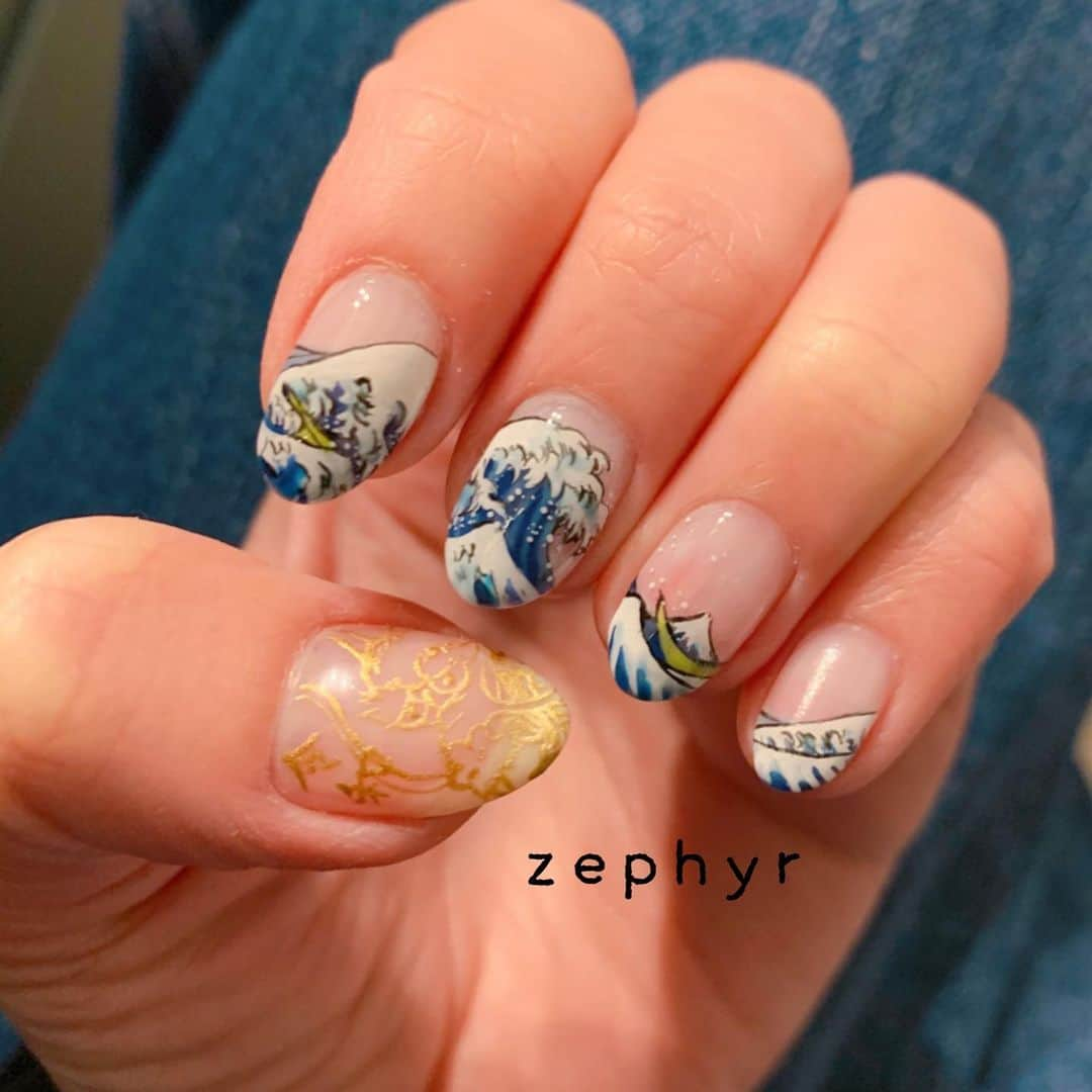 Zephyrさんのインスタグラム写真 - (ZephyrInstagram)「#💅 明けましておめでとうございます🌅 新メンバーも加わり本日から元気いっぱい営業しております🙌 本年も皆様のご来店心よりお待ちしております🙇‍♂️☀️ . #西九条#西九条美容院#西九条ネイルサロン #ジェルネイル#ネイルアート#手書きアート #お正月ネイル#2020#ショートネイル #葛飾北斎#葛飾北斎ネイル#冨嶽三十六景#浮世絵ネイル」1月4日 20時27分 - zephyrhair