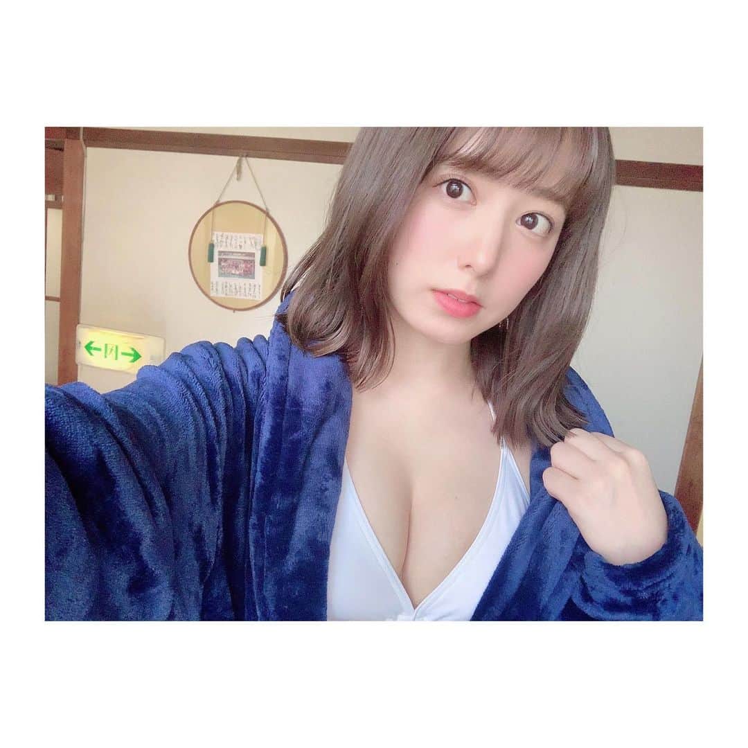 前田美里のインスタグラム：「本日発売【週刊ポスト】 子年グラドルとして掲載されています。🐭 . 電子書籍デジタル写真集もあり↓ amzn.to/2rWN8CW .  それからNEWSポストセブンにて、 「子年グラビアアイドル総選挙」 読者投票企画《1月4日24:00〜》開始！！ . ＼＼＼1日1票投票可能／／／ 皆さん投票よろしくお願いします🙇‍♂️💭 . https://www.news-postseven.com/archives/20200103_1506120.html . #週刊ポスト #子年 #子年グラドル #グラビア #雑誌 #photo #japanesegirl #gravure #follow #followｍe」