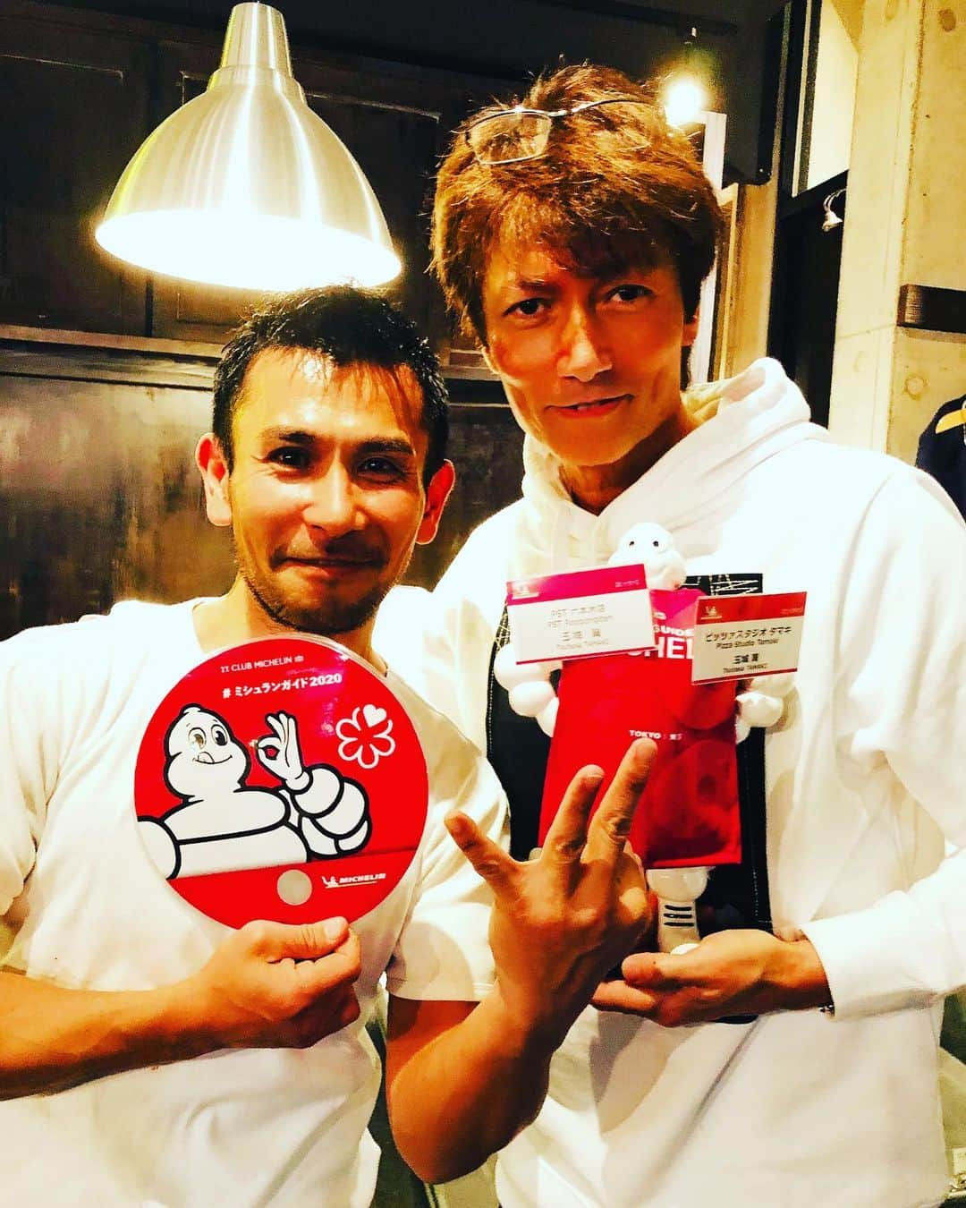 マイケル富岡さんのインスタグラム写真 - (マイケル富岡Instagram)「元日から世界に誇るTamakiさんのPizza♡ ミシュランも認める味に毎度感動です♡ポーズはやはり三つ星☆☆☆フランス大使館の謎の男も納得 #michelin #pizza #pizzastudiotamaki #pstroppongi #psthigashiazabu #tamaki #thebestpizza #ピザ #ピッザァ #ミシュラン #ミシュラン獲得店 #マイケル富岡  #俳優 #タレント #やみつき #love #shooting #actor #actorslife」1月4日 20時37分 - michaeltomioka