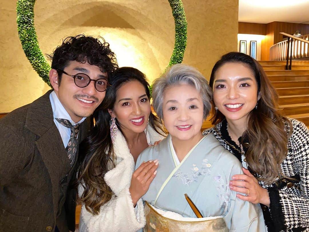 のインスタグラム：「おばあちゃんの80歳の傘寿祝いで家族みんなで集まりました🎍✨✨﻿ ﻿ 兄妹3人なかなか揃うことが少なくなったから嬉しかった🥰﻿ こうして自分が80歳になった時にみんなから愛されて家族みんなに囲まれて幸せな人生にしたいと思いました😊﻿ ﻿ 日本のお正月ってやっぱりいいですね🇯🇵﻿ ﻿ ﻿ #familytime#happynewyear#japan#japanesegarden#happybirthday#granma#80thbirthday#お正月#家族」