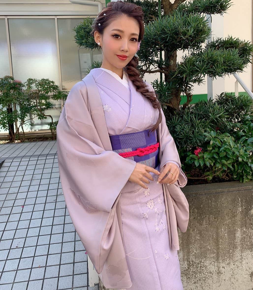 RINAさんのインスタグラム写真 - (RINAInstagram)「"KIMONO"💜 はんなり…⛩🎍🐭お正月にお着物着れるの嬉しいな👘どうかしら…？？💕💕 アップヘアだと大人っぽくなりすぎちゃうから編み下ろしにしたよ🥰 ・ #着物 #着物ヘア #和装 #kimono #kimonostyle #鎌倉 #お正月 #cyberjapan #cjd_rina #りな散歩」1月4日 20時45分 - cjd_rina