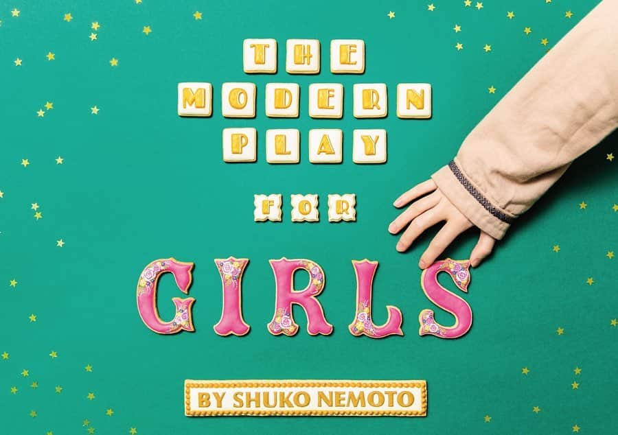 KUNIKAのインスタグラム：「Thank you for using my icing cookies!﻿ It's a poster of "THE MODERN PLAY FOR GIRLS"﻿ By Shuko Nemoto﻿ ﻿ 別冊「根本宗子」 第8号のポスターにアイシングクッキーを作らせて頂きました。 ねもちゃんの手が入って可愛く仕上がりました❤︎﻿ ﻿ ・・・・・﻿ ﻿ 別冊「根本宗子」 第8号﻿ THE MODERN PLAY FOR GIRLS﻿ 女の子のための現代演劇﻿ ﻿ ★『Whose playing that “ballerina”？』﻿ 2020年1月22日（水）〜1月26日（日）﻿ ﻿ ★『超、Maria』﻿ 2020年1月29日（水）〜2月2日（日）﻿ ﻿ https://gekkannemoto.wixsite.com/home﻿ ﻿ ・・・・・﻿ ﻿ ﻿ #artofkunika #sugarcookies #decoratedcookies #cookieart #decoratedsugarcookies #royalicing #royalicingcookies #cookiedecorating #customcookies #cookiesofinstagram #cookiedesign #cookieartist #instacookie #アイシングクッキー」