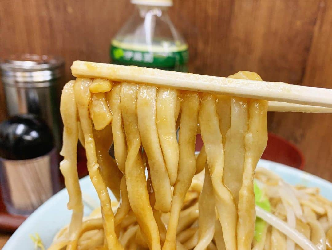 SUSURUさんのインスタグラム写真 - (SUSURUInstagram)「ラーメン二郎 池袋東口店 まぜそばニンニクアブラカラメ（からしマヨ）、生卵 池袋東口店にて二郎初め！ 未食だったまぜそばをいただきました。 濃い色のタレが平打ち太麺とよく絡みます。 塩分よりも甘みが先行するタイプのタレです。 噂の黒アブラ旨い😍味染みばっちり、プルプル食感です🐷 まぜそばは今年も期間限定で提供するみたいです。 気になった方はお早めに🍥 #susuru_tv #プライベート #ラーメン二郎池袋東口店 #池袋 #東京 #うまい  #ラーメン #らーめん #ramen #ラーメン部 #ramennoodles #毎日ラーメン生活 #麺スタグラム #japaneseramen #japanramen #foodstagram #foodie #noodles #instanoodle #instaramen #instafood #susururecommended #ラーメン二郎 #まぜそば」1月4日 20時48分 - susuru_tv