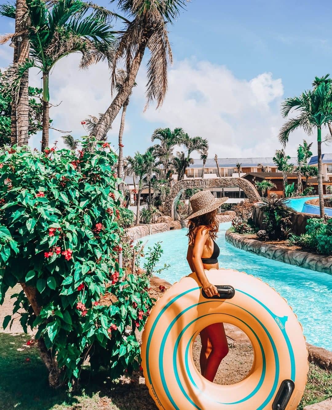 マリアナ政府観光局さんのインスタグラム写真 - (マリアナ政府観光局Instagram)「ビーチでもプールでもたっぷり遊びたい！という人にオススメなのが「PICサイパン（ @pacificislandsclubsaipan ）」。⁠ こちらのホテルは目の前に広がる穏やかなビーチや１日中遊んでいられる巨大ウォーターパークで遊べるのはもちろん、フィールドのアクティビティも充実していて、アクティビティの数はなんと40種類！フリークライミングやアーチェリーでも遊べるビーチリゾートホテルはマリアナではこのPICサイパンだけ！⁠ マリアナ唯一の”波乗りプール”「ポイントブレイク・ウェイブマシン」（ボディーボード体験プール）などの日本では珍しいプールもあり、家族旅行、グループ旅行、ひとり旅と、どんなシーンでも楽しく滞在できるホテルです😍⁠ .⁠ .⁠ .⁠ 🌏 #パシフィックアイランドクラブサイパン / #サイパン ⁠ .⁠ 📷 @sao_0324⁠ .⁠ .⁠ サイパンでクリエイターとして成長するチャンス！世界を旅しながら活躍するゲストクリエイター2名と共に、サイパンの豊かな自然をフィールドにして、仲間と一緒に撮影、発信したいクリエイター10名を #募集 ！ #クリエイターズキャンプ in SAIPANの応募は2020/1/7まで！⁠ .⁠ .⁠ .⁠ #PICサイパン #テニアン #ロタ #３連休はマリアナ #ロタ島 #リゾートホテル #海外 #旅行 #プール #プールサイド #リラックス #ホテル巡り #ホテルステイ #サイパン旅行 #宿泊施設 #旅したくなるフォト #picsaipan #pacificislandsclubsaipan #saipan #tinian #rotaisland #northernmarianaislands #pool #resorthotel #hotelstay #hotellife」1月4日 21時00分 - mymarianas_mva