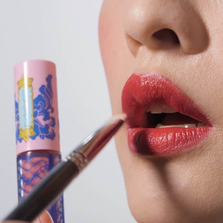 M∙A∙C Cosmetics Japanのインスタグラム：「ㅤ M･A･Cの人気アイテムが限定パッケージで登場！ 中国の伝統的なデザインや色合いからインスパイアされた製品は、どれも幸運を呼びそうなアイテムばかり！ ギフトにもぴったりなコレクションをぜひチェックしてみて✨ ㅤ *1月1日(水)　全国発売 *1月7日(火)　公式オンラインショップ発売 ㅤ #MACLUNARILLUSIONS #MACルーナーイリュージョン ㅤ #MACCosmeticsJapan #MACコスメ #MACCosmetics #コスメ #メイク #限定コスメ #リップ #アイシャドウ #ハイライト #赤リップ #LunarNewYear2020 #ChineseNewYear2020」