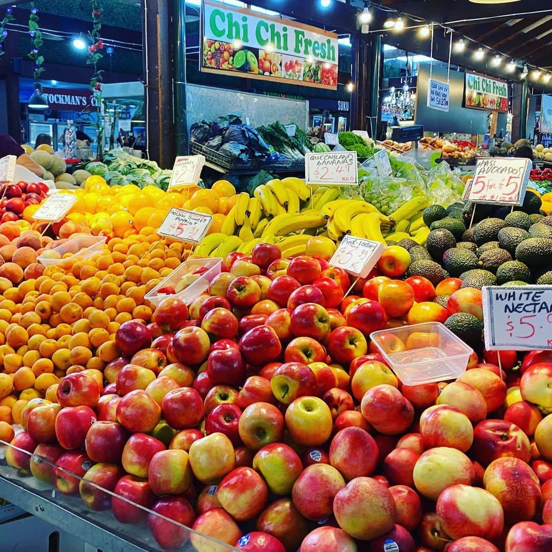 大西蘭さんのインスタグラム写真 - (大西蘭Instagram)「・ フリーマントルマーケット✨ ・ 野菜、果物、お土産、雑貨、お菓子、テイクアウトできる食べ物など、色々並んでいて見ていて楽しかった♬ ・ 有名なハニーケーキやMORISHのナッツを購入✨ ・ ・ #ハニーケーキ #パース観光 #フリーマントルマーケット #freemantlemarkets #honeycake」1月4日 21時10分 - onishiran