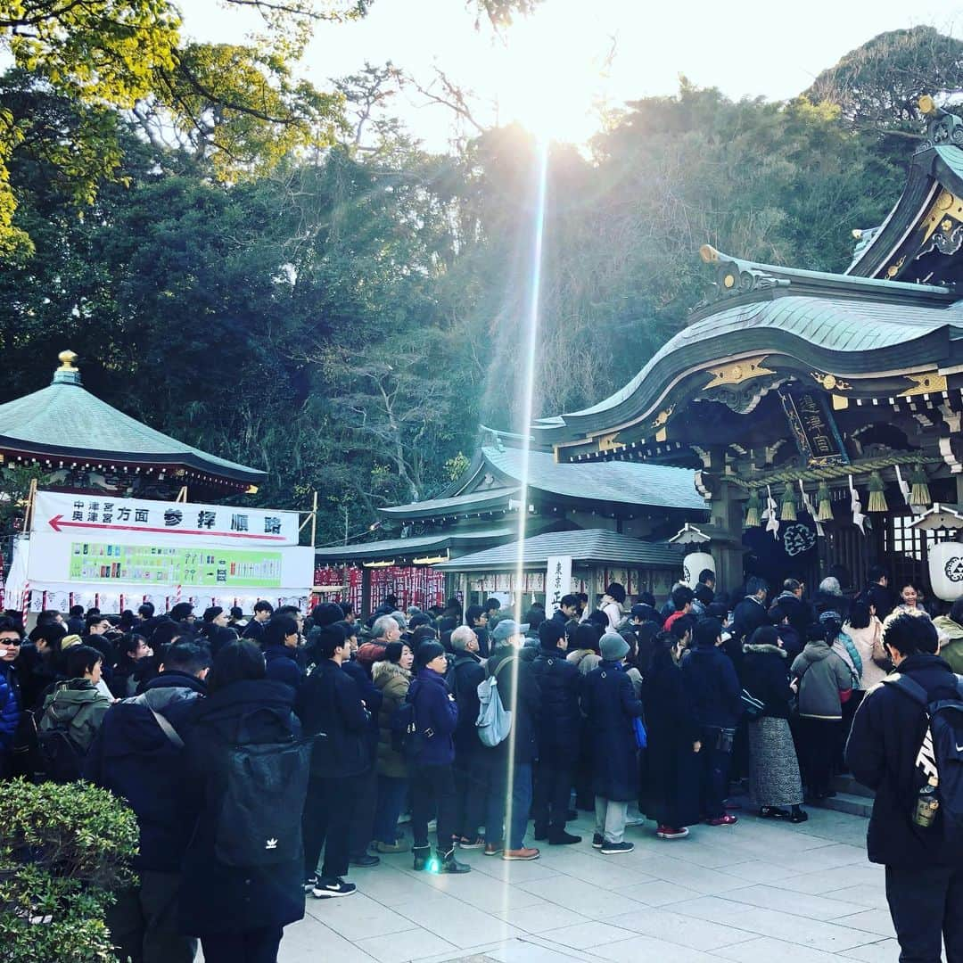 竹本アイラさんのインスタグラム写真 - (竹本アイラInstagram)「鎌倉江ノ島七福神巡りスタート❣️ まずは、江島神社で弁財天様のご朱印帳をGET。 富士山もくっきりで素晴らしい初詣日和⛩ #鎌倉 #江ノ島 #初詣 #七福神巡り #七福神 #江島神社 #弁財天 #kamakura #enoshima #enoshimashrine #hatsumode #shichifukujin #benzaiten #goshuin #ご朱印 #ご朱印帳 #富士山 #mtfuji」1月4日 21時35分 - aira.ar50