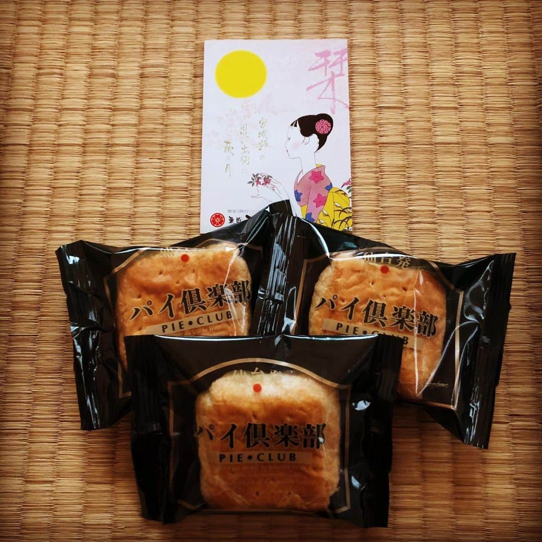 加藤厚成のインスタグラム：「今年は仙台から明けましておめでとう御座います🎉 新しい年が皆様にとって佳き年でありますよう心からお祈り申し上げます。本年もどうぞよろしくお願い致します。 仙台銘菓といえば『#萩の月』ですが、同じ#菓匠三全(@sanzenonlineshop)の『#パイ倶楽部』を僕は徹底的に推していきます。 隠れた銘菓、お是非に🤙🏿 #賀正 #謹賀新年 #HappyNewYear #2020 #杜の都 #仙台 #銘菓 #NigelCabourn #EngineeredGarments」