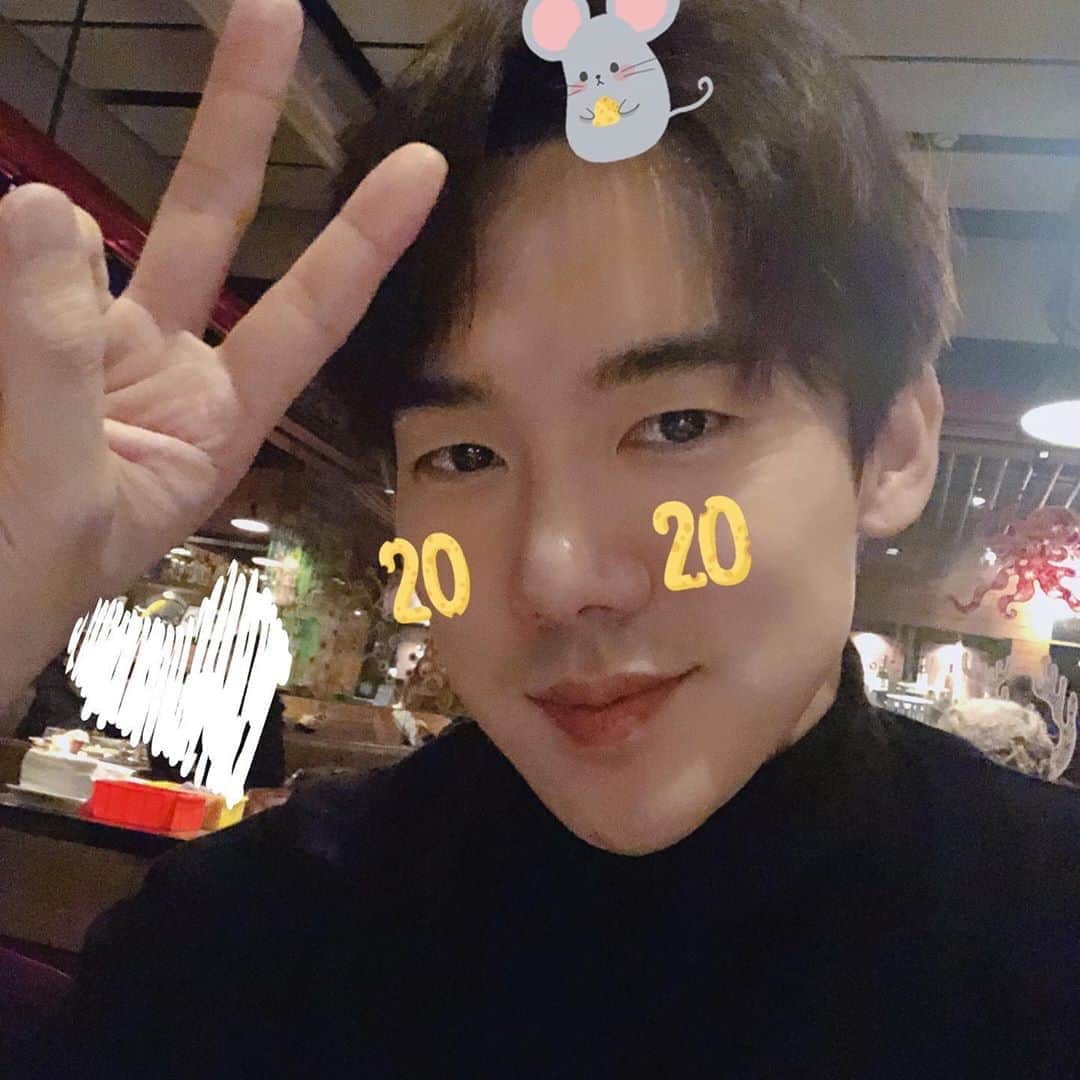 ユ・ヨンソクのインスタグラム：「Happy New Year of the Rat!!! 🐭 💕」