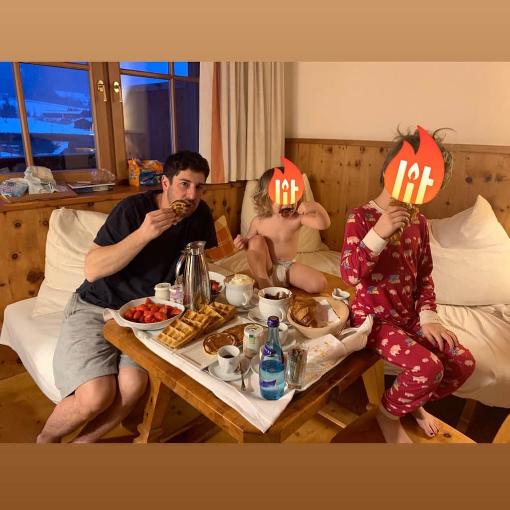 ジェニー・モレンさんのインスタグラム写真 - (ジェニー・モレンInstagram)「Teaching my son German has backfired! He is now ordering bowls of Nutella and whipped cream from room service for breakfast.」1月4日 21時50分 - jennymollen