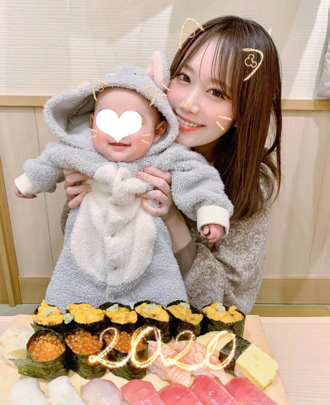 のインスタグラム：「遅ればせながら明けましておめでとうございます🐭✨ 今年もよろしくお願いいたします❤️⠀ ⠀ 皆さまお正月はいかがお過ごしですか🥰⠀ ⠀ 我が家はご機嫌なネズミさんに癒されております🤣 ・ ・ ・ #2020 #ねずみ年  #happynewyear」