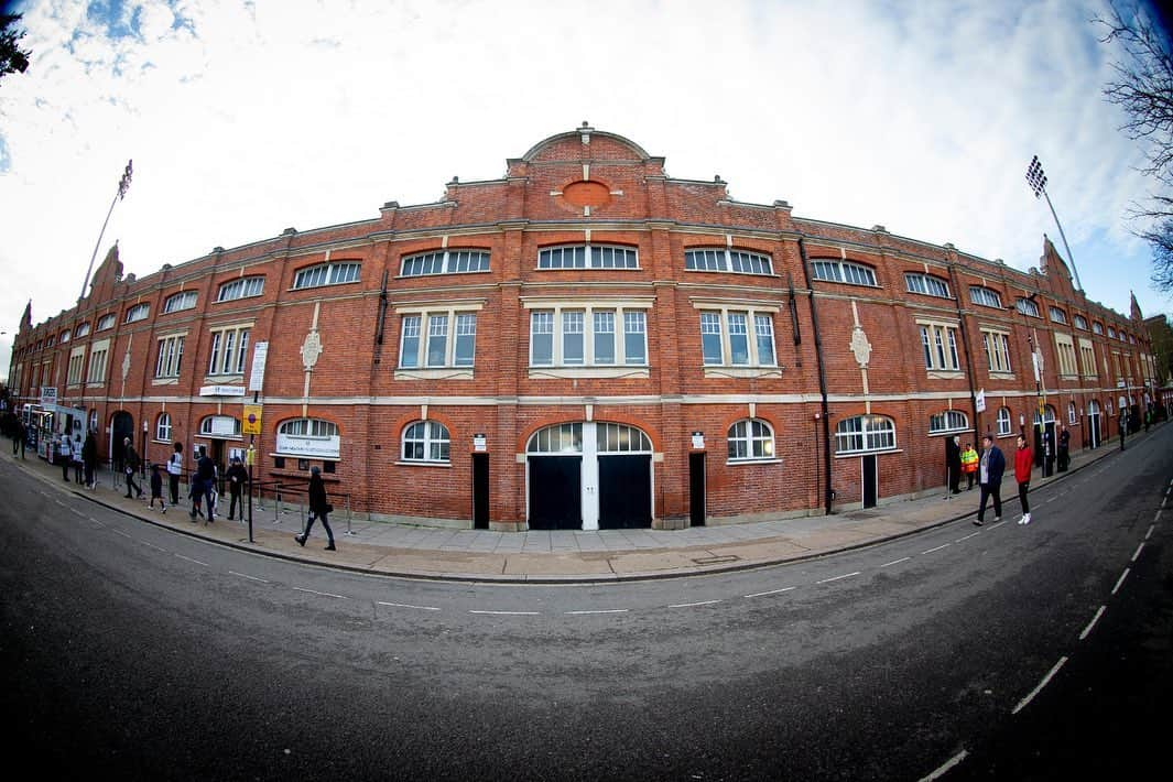 アストン・ヴィラFCさんのインスタグラム写真 - (アストン・ヴィラFCInstagram)「📍 Craven Cottage, Fulham. 🙌 #AVFC」1月4日 22時09分 - avfcofficial