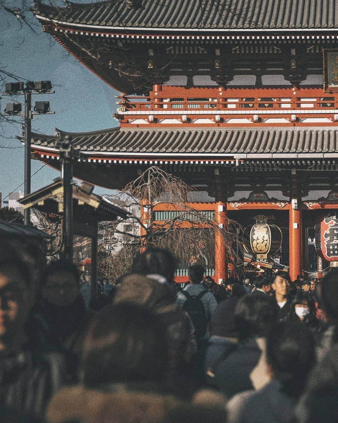 Berlin Tokyoさんのインスタグラム写真 - (Berlin TokyoInstagram)「Many people go to shrines and temples to make wishes for the coming year. Also relatives come together to celebrate New Year.  New Year's Day is a very important day for Japanese people. . . . #hellofrom sensoji, #tokyo , #japan」1月4日 22時05分 - tokio_kid