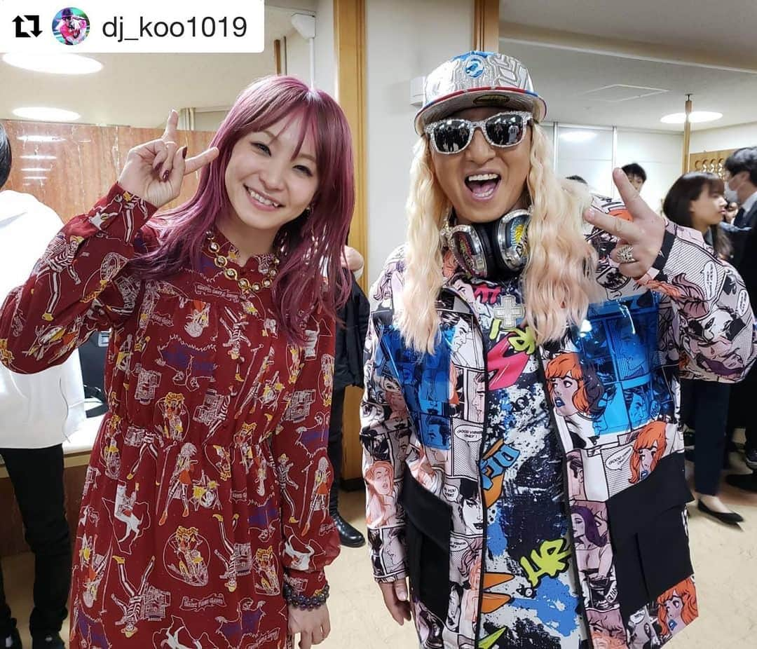 LiSAさんのインスタグラム写真 - (LiSAInstagram)「レレレレレジェンド😳😳😳😳😳 なんとけん玉で😳😳😳 最KOOでしたぁーーー😆♡ #Repost @dj_koo1019 with @get_repost ・・・ #紅白歌合戦 ！！スペシャルショット！！ LiSA さんと！！はじめましてだったけど素敵オーラ全開！！ステージも最KOOでした！！ #lisa #DJKOO」1月4日 22時05分 - xlisa_olivex