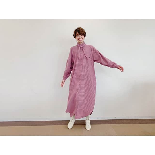 南明奈さんのインスタグラム写真 - (南明奈Instagram)「あけましておめでとうございます🎍✨ あたしはのんびりなお正月を過ごしました✨ みんなお正月はゆっくりできたかな☺️⁇ 明日朝5:10〜5:40のフジテレビ《じゃじゃじゃじゃ〜ン》に出演します✨ 久しぶりのちびっこ向け番組、楽しかった🥳  衣装 ワンピース・ピアス　@kohslickcurro  今年もよろしくね☺️✨ #2020年」1月4日 22時11分 - akinaminami
