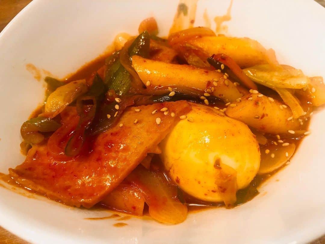 ちなり（高橋知成）さんのインスタグラム写真 - (ちなり（高橋知成）Instagram)「韓国料理大好きすぎる〜サムギョプサルサンチュで巻いて食べるの至高だは、、、 #韓国料理　#サムギョプサル #センマイ刺し　#チャプチェ　#チーズキムチチヂミ　#水冷麺　#ヤムニョムチキン　#プデチゲ　#ソルロンタン　#石焼ビビンバ　#トッポギ」1月4日 22時30分 - chinarileah