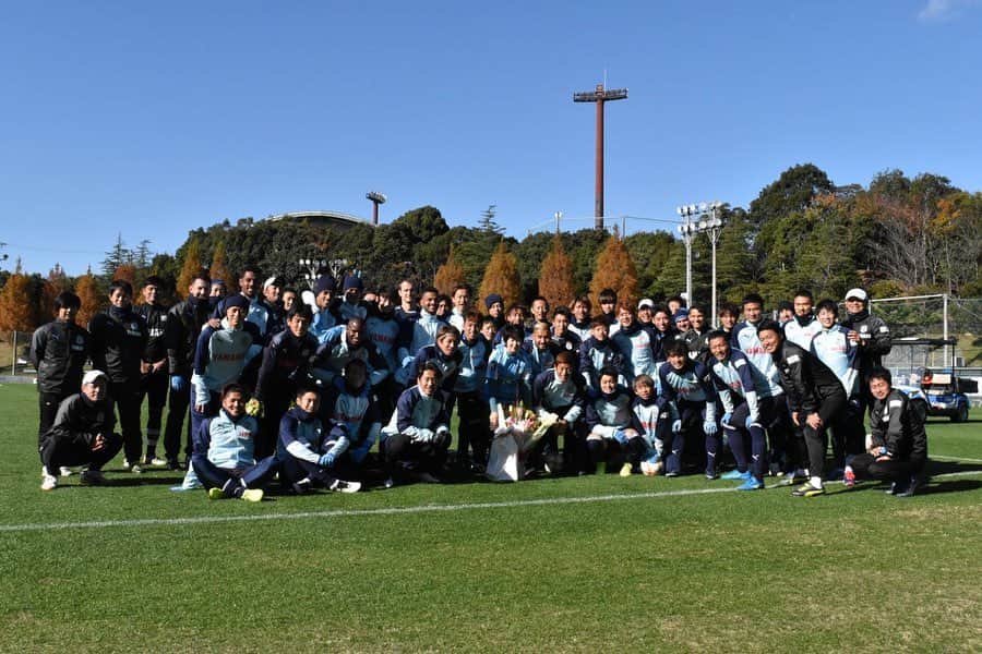 のインスタグラム：「あけましておめでとうございます！ 2020年はより結果にこだわって日々精進していきます！  そして遅くなりましたが、 ジュビロ磐田に関わる全ての皆様へ 4年間本当にありがとうございました。 昨年末発表があったように柏レイソルに移籍することを決めました。 大好きなジュビロを離れるのは辛いですが自分で決めた道を悔いのないように精一杯頑張ってきたいと思います。 辛いとき悔しい時、サポーターの皆さんからの『拓磨』コールは忘れられません。この4年間は選手、スタッフ、そしてサポーターの皆さんに支えられた4年間でした。本当にありがとうございました。サッカー選手として成長し続けていきたいと思います  柏レイソルに関わる全ての皆さんへ 2020シーズン柏レイソルに関わる全ての方々にとって素晴らしいシーズンになるよう共に戦いましょう！よろしくお願いします。」