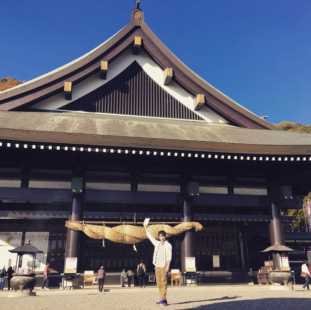 三宅裕貴さんのインスタグラム写真 - (三宅裕貴Instagram)「明けましておめでとうございます。 昨年11月に #日本三大稲荷 の #最上稲荷 に行きました。 自身がよく行く神社で、敷地面積が60万㎡を超えて、とても広いです。 十数年ぶりの #祈祷 を受けさせて頂いて、貴重な体験となりました。 時間の都合で、山の中の #稲荷 は、全部回れませんでしたが、#縁起の良い #お気に入り 写真を投稿します。 4枚目の写真は、#おみくじ の #ネタバレ です。 今年は、#健康第一 に頑張ります。 今年も何卒宜しくお願い申し上げます。 #岡山 #おかやま #okayama #名所 #touristspot #稲荷神社 #inarishrine #観光　#sightseeing #japan_vacations #japan_daytime_view #三宅裕貴」1月4日 22時45分 - yuhkimiyakeevo