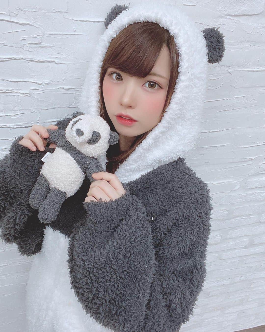 えなこさんのインスタグラム写真 - (えなこInstagram)「モコモコなパンダちゃん🐼 #gelatopique #pajamas #japanesegirl」1月4日 22時37分 - enakorin