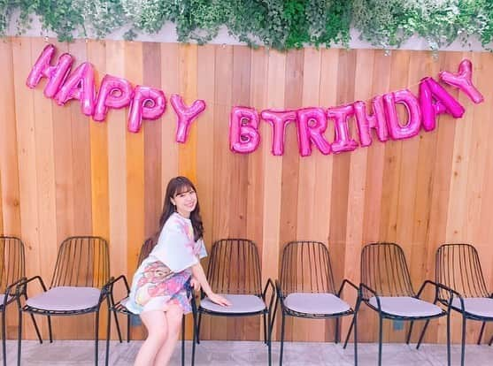 小嶋菜月さんのインスタグラム写真 - (小嶋菜月Instagram)「去年のお誕生日🎂🎊💝 . . 24歳のお誕生日を お祝いしてもらった時の写真なんだけど… . . 2枚目の写真みてみて😂 . . #24歳 #お誕生日会 #ハッピーバースデー #happybirthday #なのに #happybtrihday #スペル #間違え #犯人 #マネージャー #Tさん #笑笑」1月4日 22時38分 - kojimanatsuki_offical