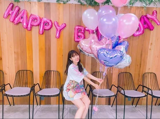 小嶋菜月さんのインスタグラム写真 - (小嶋菜月Instagram)「去年のお誕生日🎂🎊💝 . . 24歳のお誕生日を お祝いしてもらった時の写真なんだけど… . . 2枚目の写真みてみて😂 . . #24歳 #お誕生日会 #ハッピーバースデー #happybirthday #なのに #happybtrihday #スペル #間違え #犯人 #マネージャー #Tさん #笑笑」1月4日 22時38分 - kojimanatsuki_offical