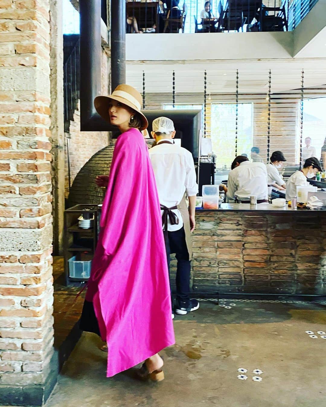 廣瀬規子さんのインスタグラム写真 - (廣瀬規子Instagram)「歩くたびに少し空気に触れて ゆったりと揺れる感じ ・ ・ @hamon_clothes @hamon_omotesando ・ ・ #hamon #hamonomotesando」1月4日 22時53分 - noriko_style