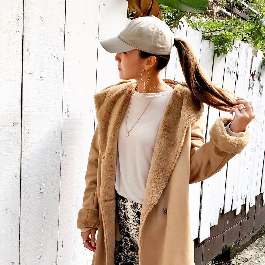 ラレイアのインスタグラム：「🌴 お正月休みいかがお過ごしでしょうか？🧡 ・ 大人気ムートンコートが2,020円でgetできるお得なセット💞 只今ご注文受付中！ ・ また、明日23:59までの期間限定セールも開催中です✨ ぜひお見逃しなく😍🌺 @laleia_official  #hawaii#aloha#surf#beach#laleia#ハワイ#フォトジェニック#インスタ映え#インスタ女子#アロハ#ビーチ#海を感じる雑貨#ラレイア#アート#ビーチガール#サーフスタイル#大人カジュアル#福袋#happybag#冬コーデ#バッグ#お正月#クリアランスセール#コート」