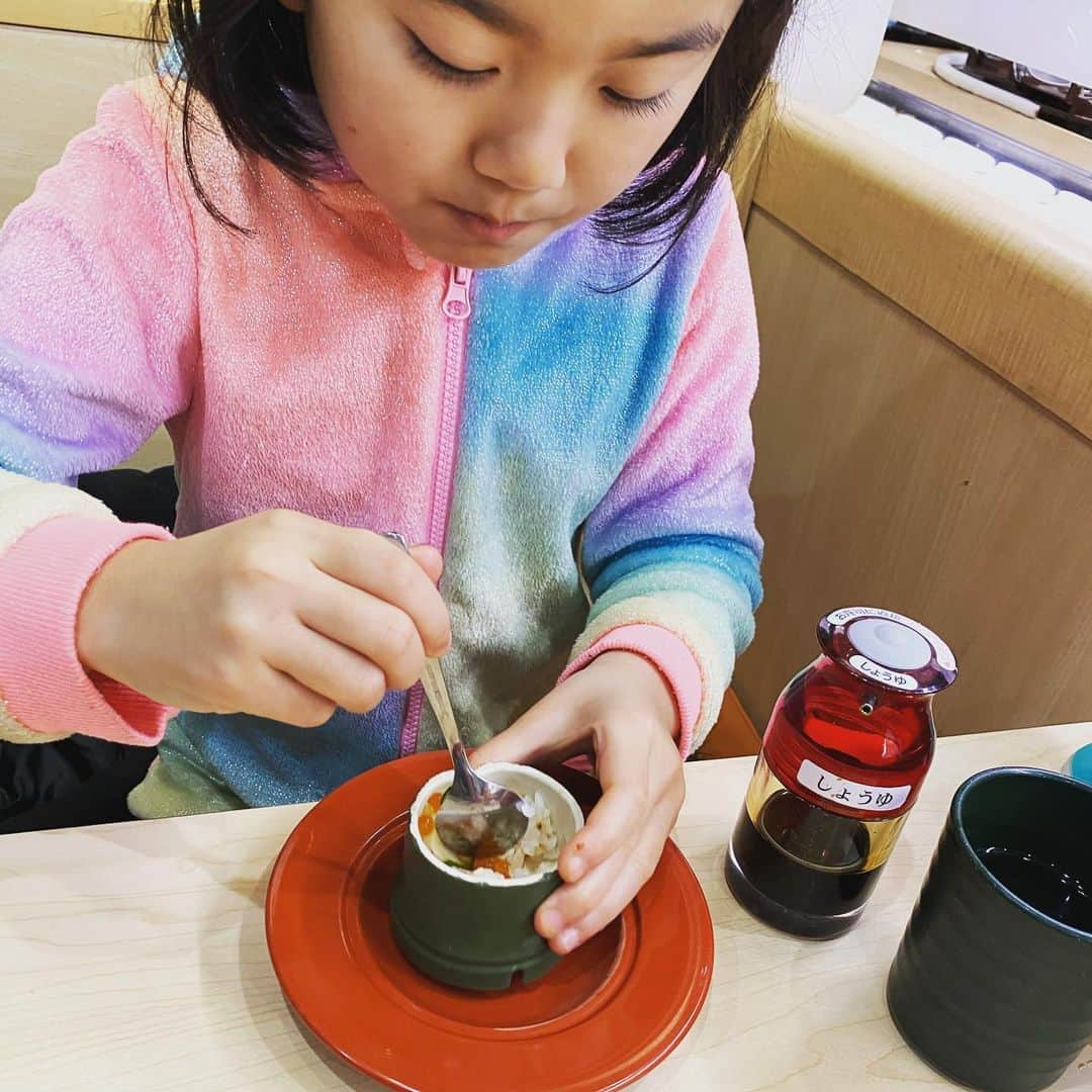 西山茉希さんのインスタグラム写真 - (西山茉希Instagram)「我々の4が日最終日。  #帰省プラスワンナイト #〆はいつものリクエスト  なんてったってここが好きなんだもの。 よかったよかった。  #三人ぼっちじゃなくて三人きり #これもまた大切 #捉え方が過ごした時間を仕上げてくれる  さぁ明日のご予約に備えつつ 通常運行に向かおう。」1月4日 22時52分 - maki.nshiyama50