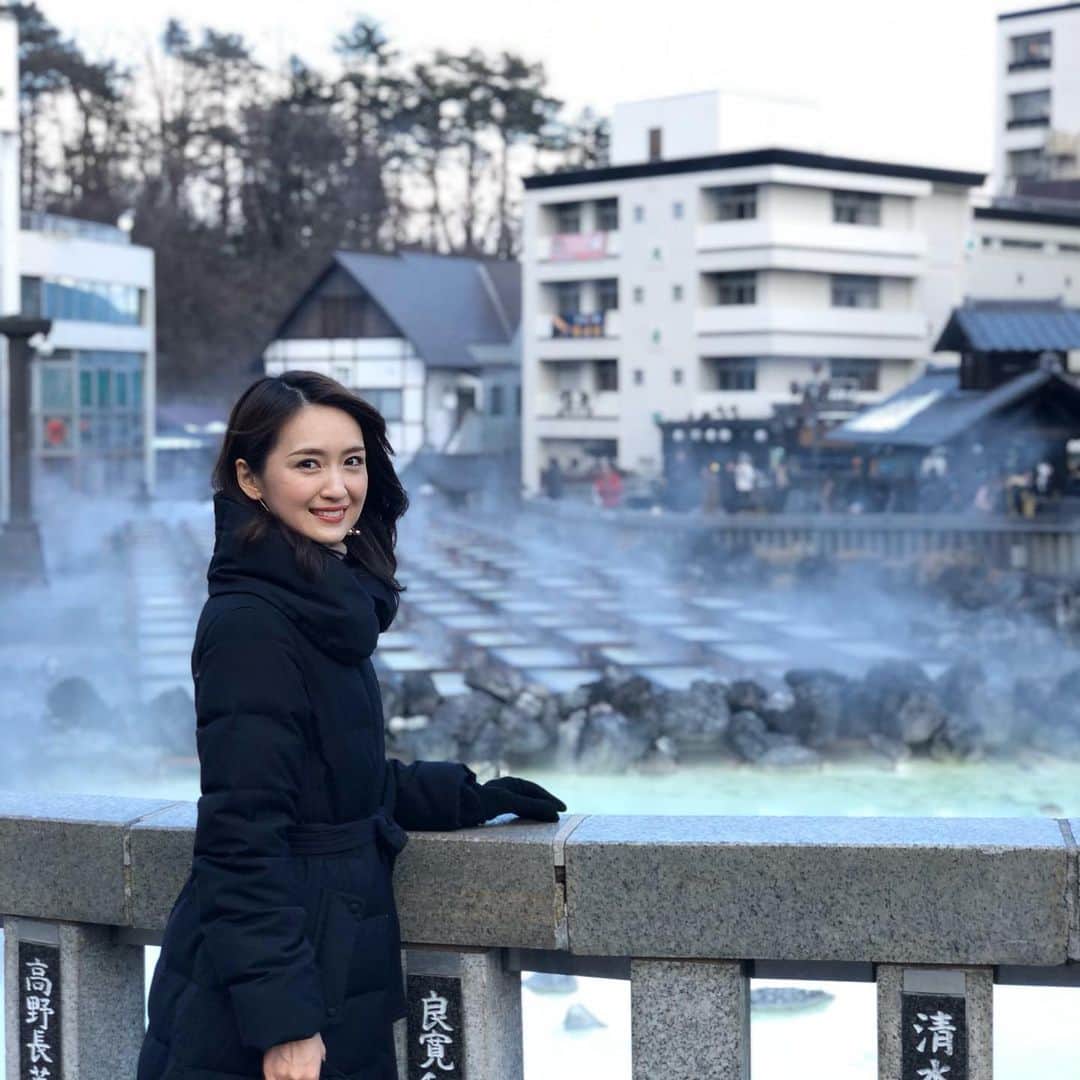 花岡維生のインスタグラム：「あけましておめでとうございます✨ 今年は、昨年より自分をアップデート出来るように、そして何事にも丁寧な暮らしを心がけたいなぁと思っています☺️🌟 温泉に癒されゆっくりと過ごしたお正月🎍♨️ 一年頑張れそうです‼︎ 今年もよろしくお願い致します。 #happynewyear #newyear #hotsprings #kusatsu #kusatsuonsen #あけましておめでとうございます #あけましておめでとう #新年のご挨拶 #2020年 #温泉 #onsen #草津温泉 #草津」