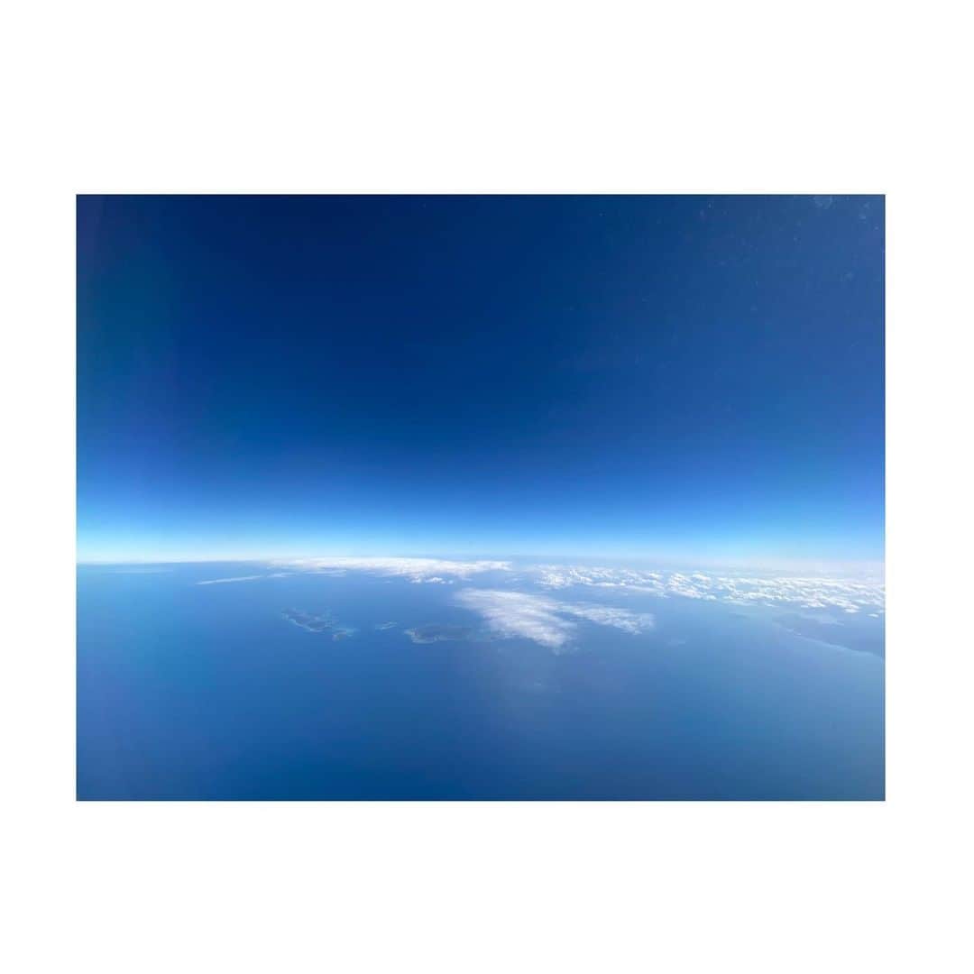 上山竜治さんのインスタグラム写真 - (上山竜治Instagram)「ちょっと、宇宙に行ってました。  地球は丸かった。」1月4日 23時32分 - kamiyama_ryuji_0910