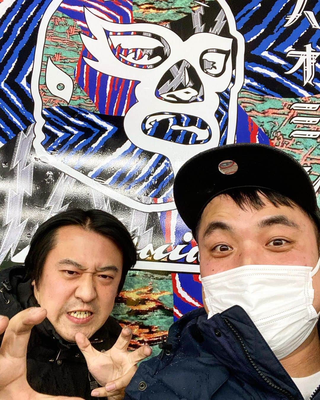 のインスタグラム：「今日は1月４日でこの日のチケット持ってかなきゃいけないんだけど、家出るときに明日のチケット持ってでちゃって  もう！おっちょこちょいなんだからって思いながら家に戻った話しって、やっぱいう必要なかったかな？  #それもそうだけど  宮澤さん分け目の割合おしえてよ。  #njpw #引き際もかっこいい男になりたいなぁ」