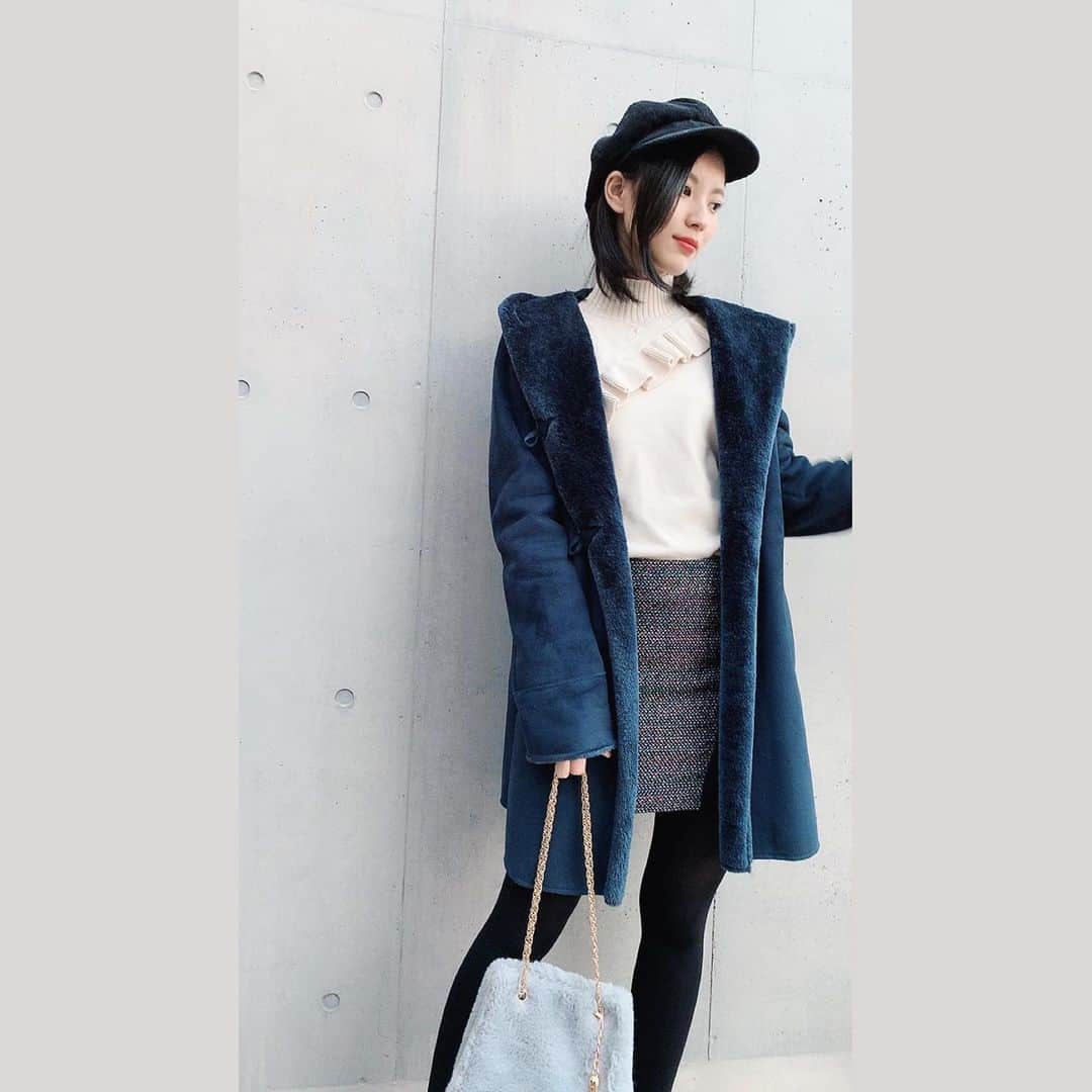 小林玲のインスタグラム：「.﻿ ﻿ ﻿ #私服　☺︎✌︎ ﻿ ﻿ ﻿ ﻿ #outer #shoolarue ﻿ #tops #holidayandholiday ﻿ #skirt #dazzlin ﻿ #bag #rodesko ﻿ #cap #moussy ﻿ #fashion #🏷」