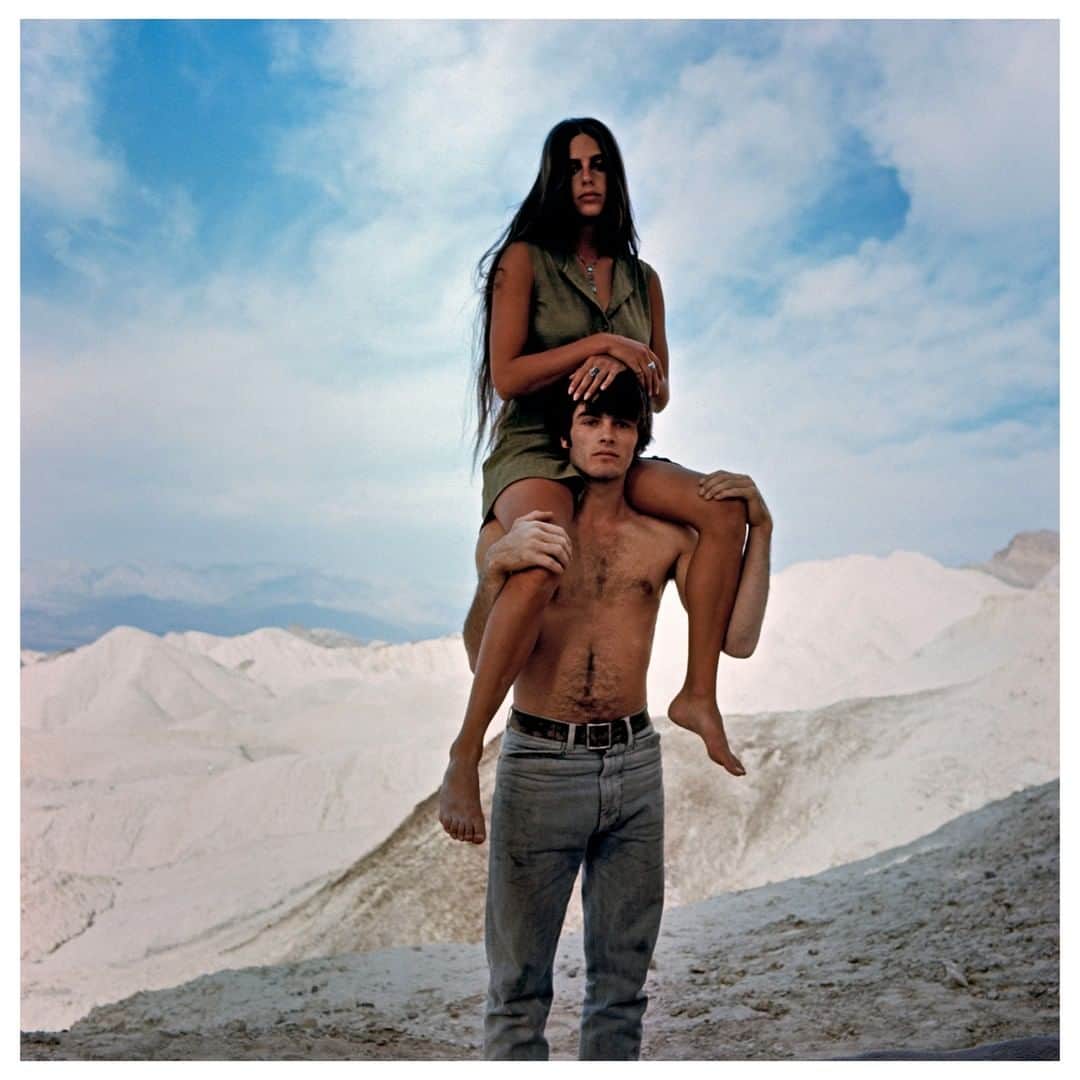 Magnum Photosさんのインスタグラム写真 - (Magnum PhotosInstagram)「"Zabriskie Point has been widely reappraised as a cult classic, celebrated for its mesmeric cinematography, languorous rock soundtrack, and authentic portrayal of the hippie zeitgeist" - @daisyaecw . The 1970 film, 'Zabriskie Point,' was a study of the counterculture that had gripped America’s youth during the 1960s, and @brucedavidsonphoto – a master documenter of outsider communities – was a natural fit to shoot the making of it. .  Today on Magnum, we share the latest installment of our Magnum On Set series, exploring seminal films from behind the scenes. . Read the story via the link in our bio. . PHOTO: Actors Mark Frechette and Daria Halprin during the filming of "Zabriskie Point." California. USA. 1968. . © @brucedavidsonphoto/#MagnumPhotos . #MagnumOnSet #ZabriskiePoint #cinema #BruceDavidson #Antonioni」1月5日 0時00分 - magnumphotos