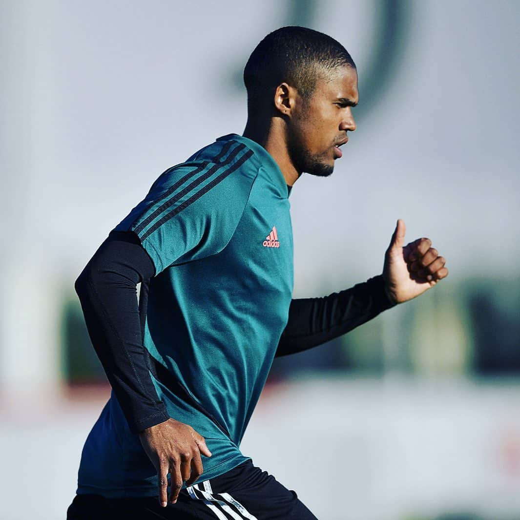 ダグラス・コスタさんのインスタグラム写真 - (ダグラス・コスタInstagram)「🏃🏾‍♂️⚡️」1月5日 0時12分 - douglascosta