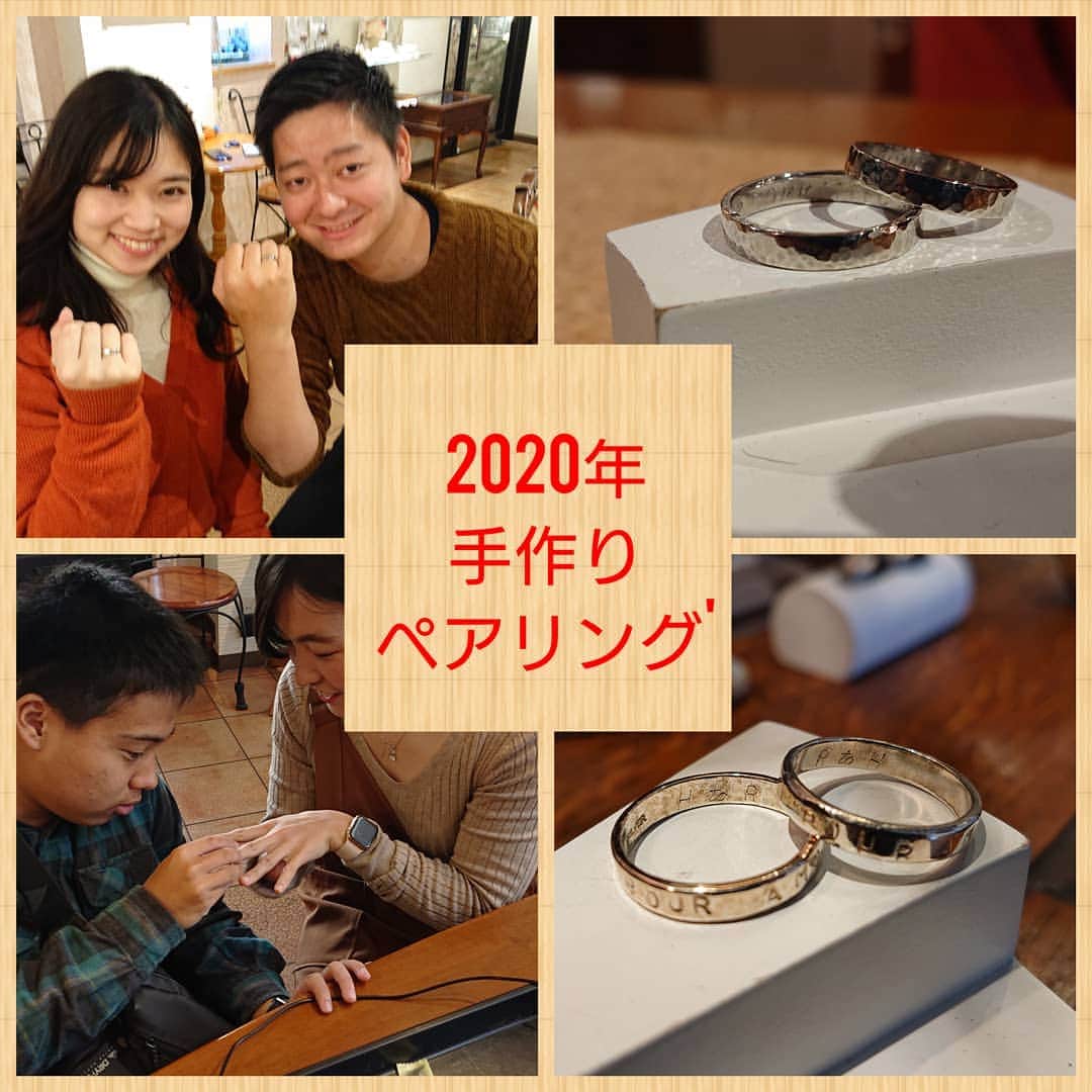 手作り指輪【ジュエリーアウラ】福岡のインスタグラム：「【手作りペアリング】 本日はご遠方から 大阪、神奈川より お越しいただきました。  ありがとうございます❗ 「貸し切りだったのが 良かったです💓」 基本、ワタクシの～ (デザイナーyumiです)  マンツーマンで 手作りペアリングを 90分で仕上げます。  お二人に向き合って 寄り添って 厳しくも 美しく 仕上げております。  旅の想い出もあり、 記念の宝物でも あります。  ふたりで作る ペアリング 貸し切りです😌💓 100%手作り&オーダーメイド専門店 あなたの輝きを引き出す 【ジュエリーアウラ】 www.au-ra.com  #ジュエリーアウラ #手作りシルバーペアリング  #手作りシルバー体験教室 #車いすok  #90分でお持ち帰り可能  #貸し切りでゆっくり  #完全ご予約制度  #24時間ネット予約はHPより  #福岡北九州で人気のジュエリーサロン」