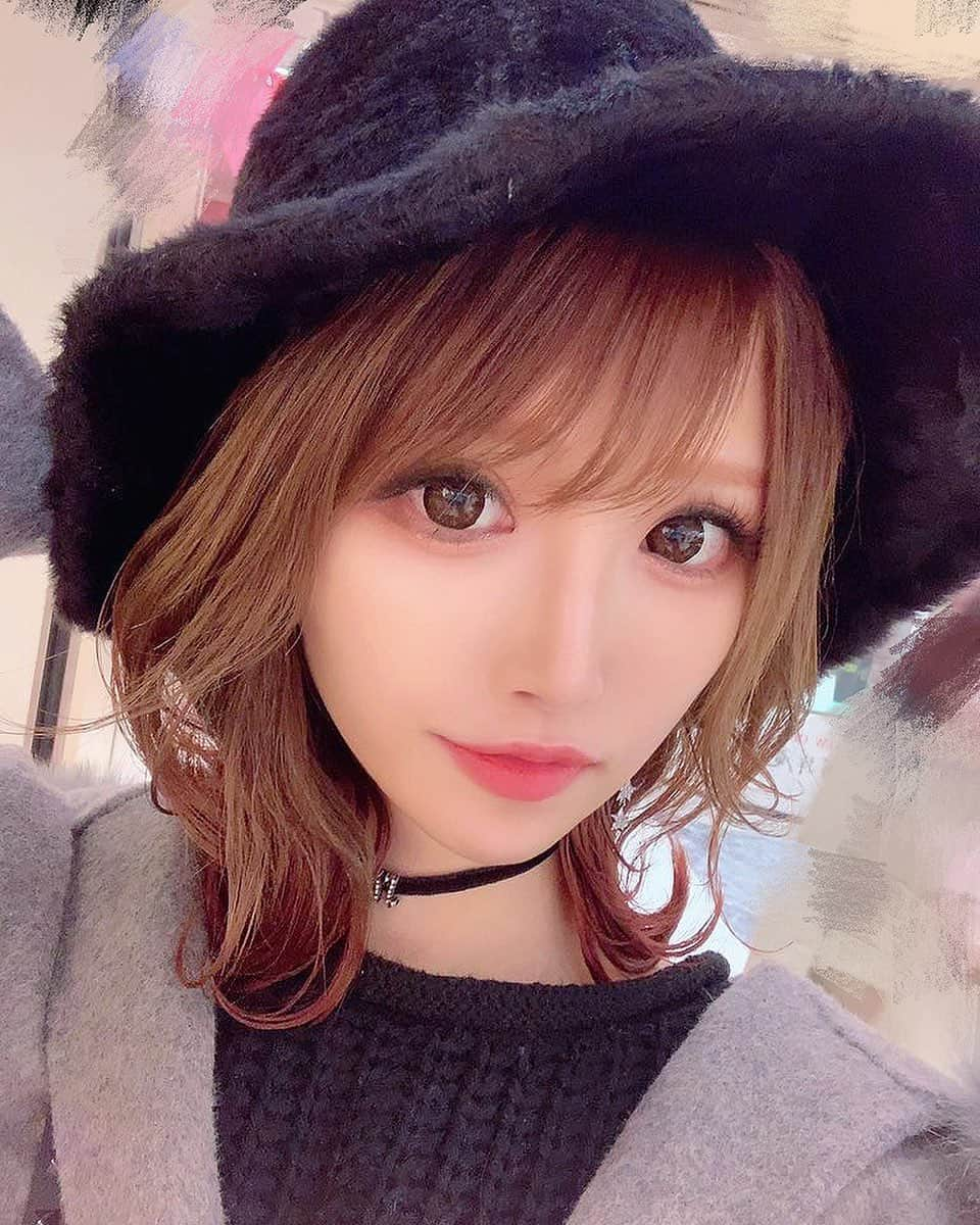 桜咲乃愛さんのインスタグラム写真 - (桜咲乃愛Instagram)「帽子買った⭐️ これに合わせるアウターがほしい🥰♥️😘 今持ってる服何も合わない(笑)😂😂 12月から全然買い物してなかったから買い物欲が😂😂😂 #帽子#チューリップハット#ファーハット#ハットコーデ #教えて#わら」1月5日 0時16分 - noasama1101