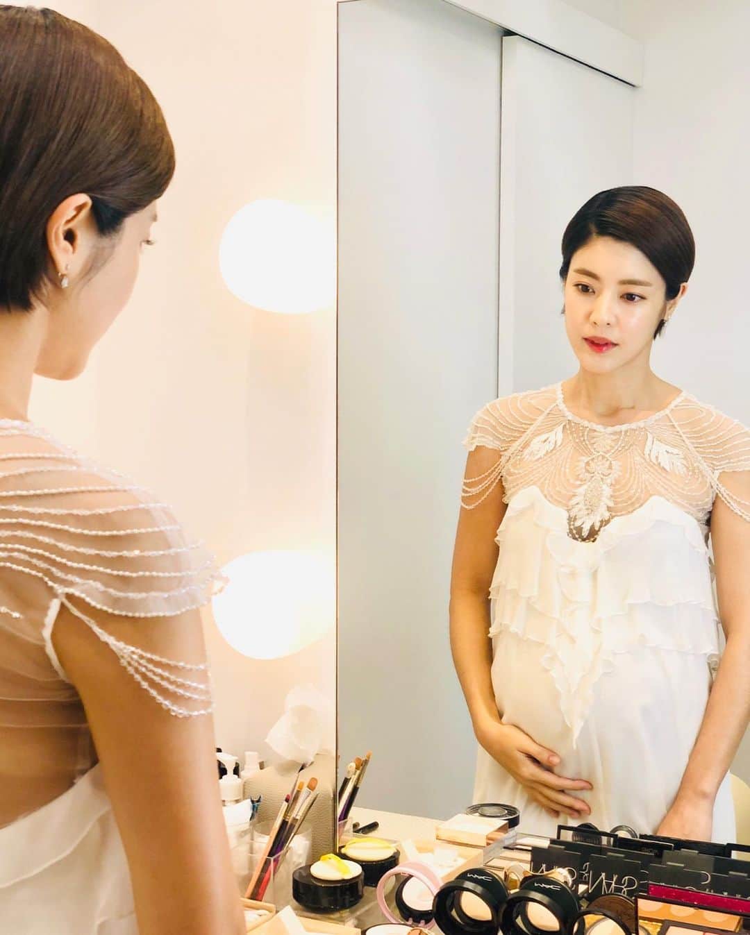 のインスタグラム：「음.. 배를 보고있으면 생각이 많아져요. 마음도 바빠지고. 그게온통 라돌이를 향한다기 보다는 아직은 라니를 향한 마음이 큰비중을 차지한다는게 솔직할것 같아요. #너와너의균형#나와너희의균형#배워가야할것들 D-100」