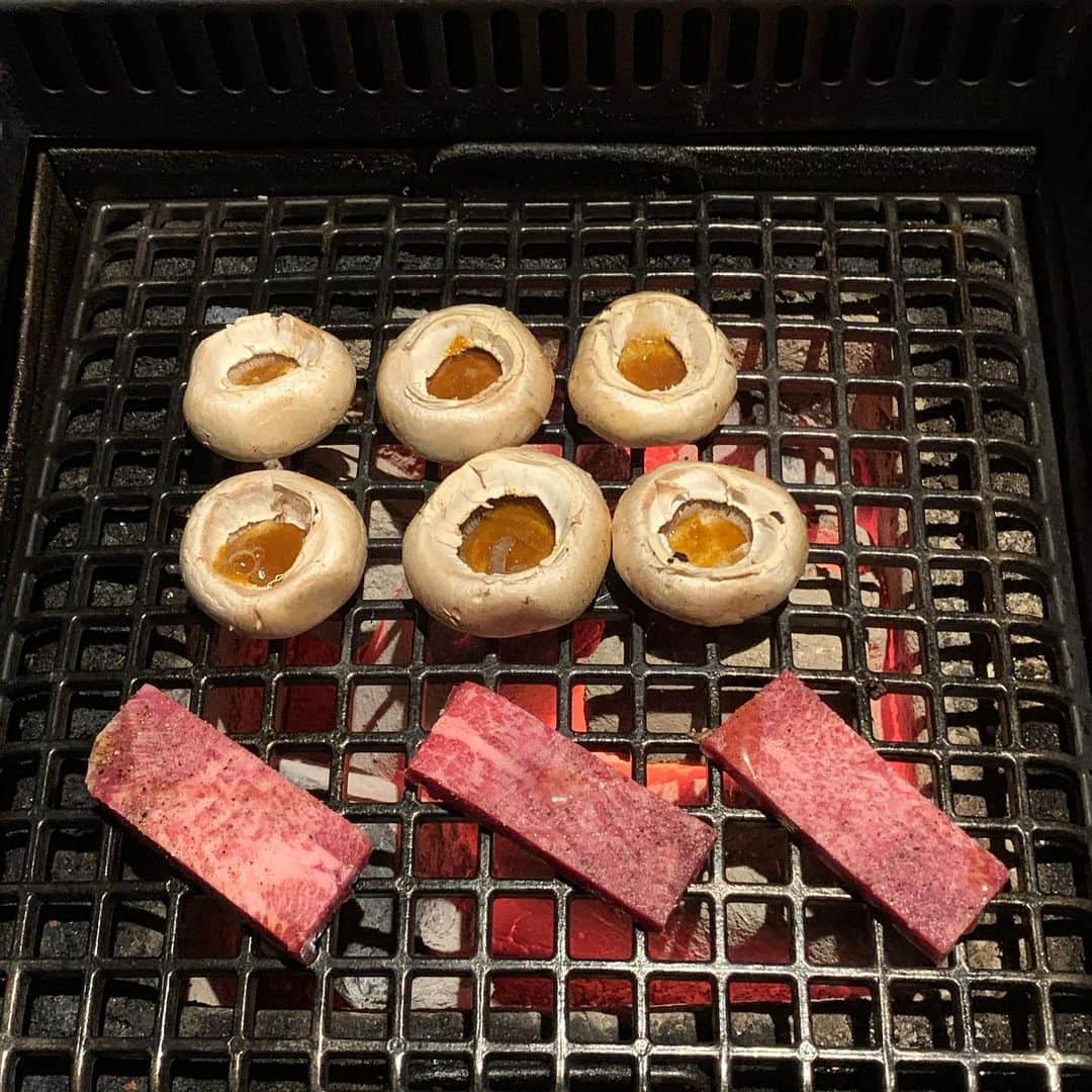 なべやかんさんのインスタグラム写真 - (なべやかんInstagram)「あじくらオーナーに焼肉をご馳走になる。 これでもかってくらいお肉を食べ、デザートがわりに冷麺をいただいた。 美味しかったなー。 御馳走様でした。  #あじくら #焼肉 #渋谷」1月5日 0時38分 - yakan_nabe