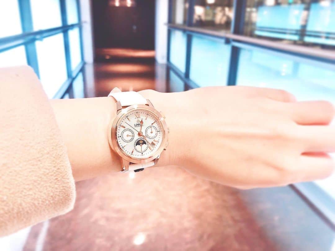 藤崎里菜さんのインスタグラム写真 - (藤崎里菜Instagram)「LOBORさんから腕時計をいただきました⌚️✨ @loborjapan ． ． デザインがとにかく可愛いしカッコいいの！💓 ． ． 高級感もあるので、これをつけるだけでファッションが締まる🥰 ． ． ． クーポンコード【rina_fujisaki】で 10パーセントオフになるよ✨ (クーポン使用期限は今年の12月まで) ． ． ． #lobor #ロバー #腕時計 #時計 #手元倶楽部」1月5日 0時47分 - rina_fujisaki