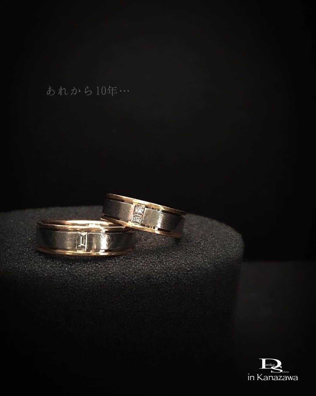Danke schön ダンケ 金沢 結婚指輪 鍛造さんのインスタグラム写真 - (Danke schön ダンケ 金沢 結婚指輪 鍛造Instagram)「・ ・ 新年のご挨拶 編 ・ ・ そして！ ・ ・ 2020年は 結婚10周年を迎えます。…と ・ ・ 📷1 : このモデルは今から10年前 クリスチャンバウアーが創業130周年の時に 限定モデルで発売したモデル ・ ・ しかもこの御夫婦は 専門店限定モデル『MAJESTY』を 選んでくださってて ・ ・ きっと『MAJESTY』を御夫婦共にで 身につけてる方は少ないんじゃないかな？と 思うと更に感慨深い訳です。 ・ ・ あれから10年 10年経っても時折り会いに訪ねてくださっては お互いの近況報告したりと慕って頂けて ・ ・ この仕事のやり甲斐は その後にも再会出来る楽しさ ・ ・ 📷2:限定モデルに加え 130周年の時の刻印 0をDiaに置き換えてのスペシャル ・ ・ 📷3:私はコレが好きと 指から離さない娘ちゃん😍 チラッとパパの顔見てはアピールしてる 父娘のやり取りが実にほのぼのさん🥰 ・ ・ 4歳でこんな時はママにじゃなくて パパにアピールを既に悟ってる😆 ・ ・ 本当に10年使い続けてるからこその この質感は堪らない唯一無二の指輪に育ってて 提案した側としても 嬉しい指輪との御対面でした。 ・ ・ ・ ・ 鍛造削り出し 🇩🇪クリスチャンバウアー 専門店 『  Danke schön 』 ・ ・ ・ ——Danke————————————— ▪︎トップページ 🔜 @danke2005 ———————————schön———— ・ ・ ・ #クリスチャンバウアー #ドイツ製 #経年変化を楽しむ#christianbauer_kanazawa #クリスチャンバウアー金沢 #金沢結婚指輪 #結婚指輪 #婚約指輪 #指輪 #北陸花嫁  #限定モデル #鍛造 #ダイヤモンドリング　#ブライダルリング  #結婚指輪探し #ポルシェ #メルセデスベンツ #金沢クリスチャンバウアー  #10周年記念 #2020夏婚 #結婚記念日 #切削 #ポリッシュ #結婚指輪金沢  #結婚指輪探し  #新年の挨拶 #福井結婚指輪 #富山結婚指輪 ------------------------------------------ 鍛造削り出し 🇩🇪クリスチャンバウアー 専門店 『  Danke schön 』 ・ • 営業時間 am11:00〜pm9:00 • 定休日 : 木曜日 • 駐車場 : 店舗前OK • ご予約 : 優先 ・ ・ ——Danke————————————— ▪︎トップページ 🔜 @danke2005 ———————————schön————」1月5日 10時15分 - danke2005