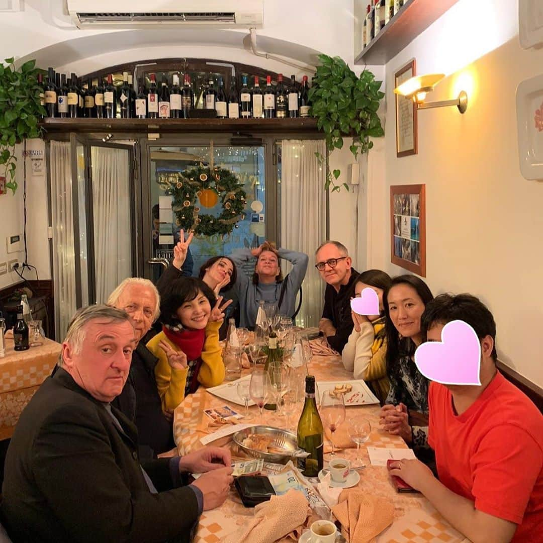 南果歩さんのインスタグラム写真 - (南果歩Instagram)「Last dinner in Roma❤️ We are famiglia😊 #italy  #roma #famiglia  #piccoloarancio #trevifountain  @ariannaninchi  @romelaproducer7  @guidolaudani  #イタリア #ローマ #新しい友達 #仲間 #家族 #南果歩 #親子旅行 #japaneseactress #kahominami」1月5日 10時17分 - kaho_minami