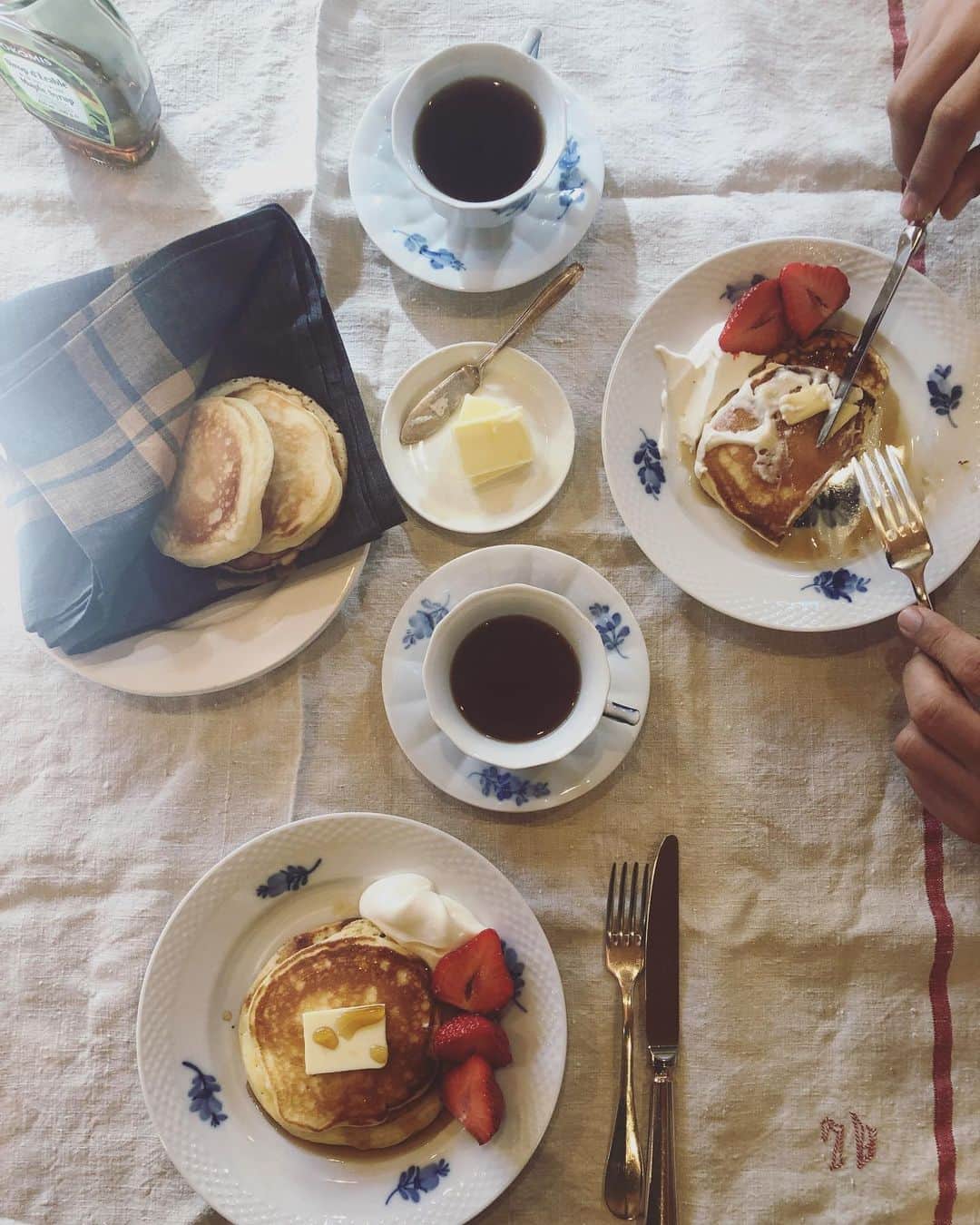 小堀紀代美さんのインスタグラム写真 - (小堀紀代美Instagram)「朝起きて体重計にのってびっくりした‼️😳😳😳 お正月太りをなんとかしないとーー‼️と思いながら、朝ごはんは、リクエストのパンケーキ🥞🍓🙄 #coboおうちごはん」1月5日 10時21分 - likelikekitchen