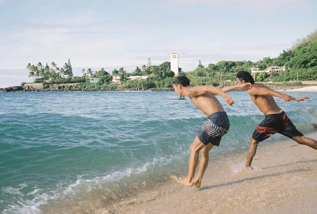 Punchbowl Coffeeのインスタグラム：「Jumping in to 2020 with full throttle🤸🏽‍♂️🌊🌊🌊 #waimea」