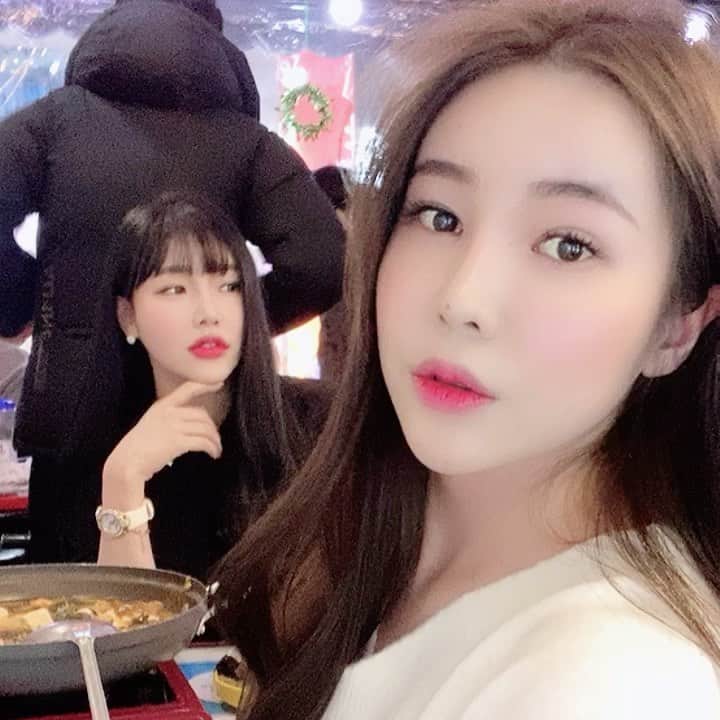 hyeriのインスタグラム：「연주조아💕 #친구야#혜리#연주  @yeoul__s2」