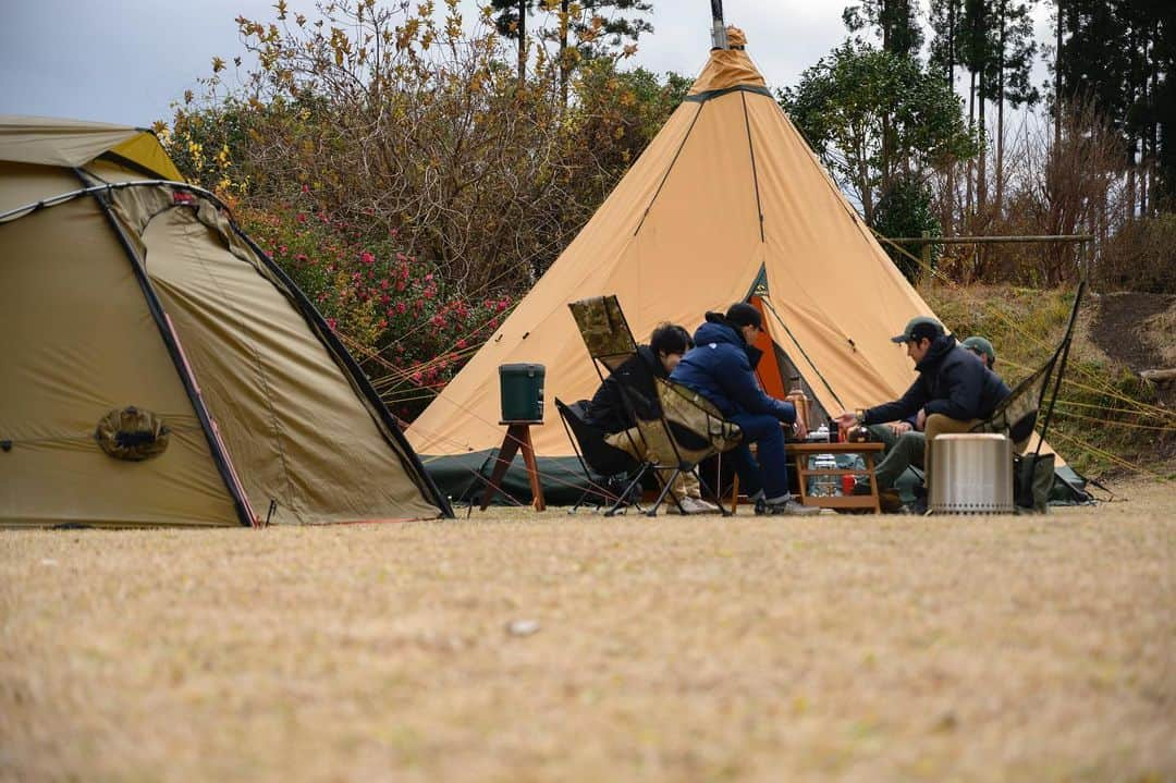 ROOT CO. Designed in HAKONE.さんのインスタグラム写真 - (ROOT CO. Designed in HAKONE.Instagram)「. Chatting at the camp.  #root_co #rootco #camp #camping #camper #outdoor #outdoors #outdoorgear #outdoorgears #lifestyle」1月5日 11時06分 - root_co_official