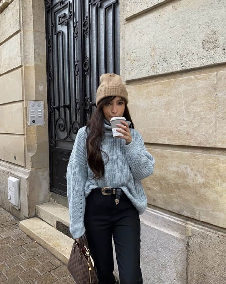 クーカイのインスタグラム：「Comme @Tissemrz, emmitouflez-vous dans le joli pull col roulé douillet ! #kookai #kookaigirls #maille」