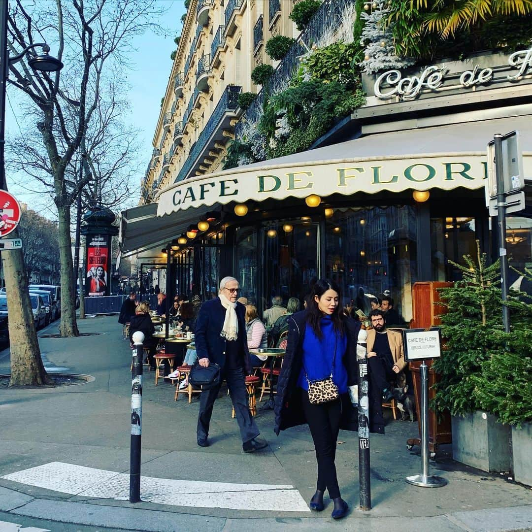 鈴木涼美さんのインスタグラム写真 - (鈴木涼美Instagram)「This cafe was loved by J.P.Sartre, Brigitte Bardot, Picasso, Albert Camus.... 土曜のブランチに。 ニット #spickandspan  レギンスパンツ #uniqlo  靴 #jimmychoo  ダウン #beams #cafedeflore #saturdaybrunch #paris」1月5日 2時49分 - suzumisuzuki