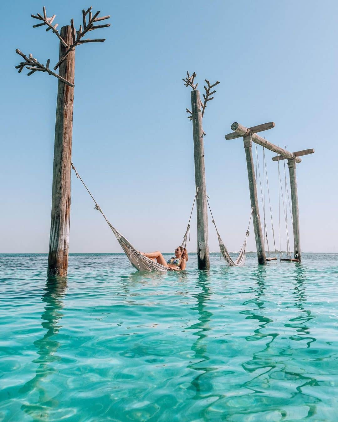 Izkizのインスタグラム：「Island life 🏝 at the Maldives of the UAE 🇦🇪 . photos by my lovely mama 💙」