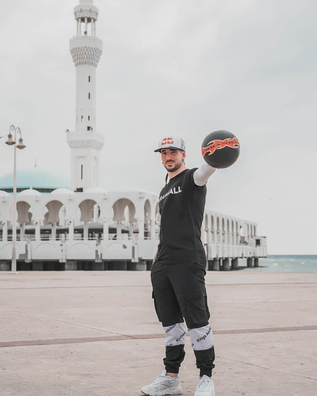 ショーン・ガルニエさんのインスタグラム写真 - (ショーン・ガルニエInstagram)「Amazing shoot in Jeddah with @bilal_beez 📸 Good job ! 💥 🔸 #SeanGarnier #Urbanball #Urbanballer #Freestyle #Travel #Pic #Jeddah」1月5日 2時48分 - seanfreestyle